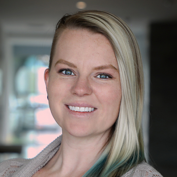 headshot 600X900 megan ryan